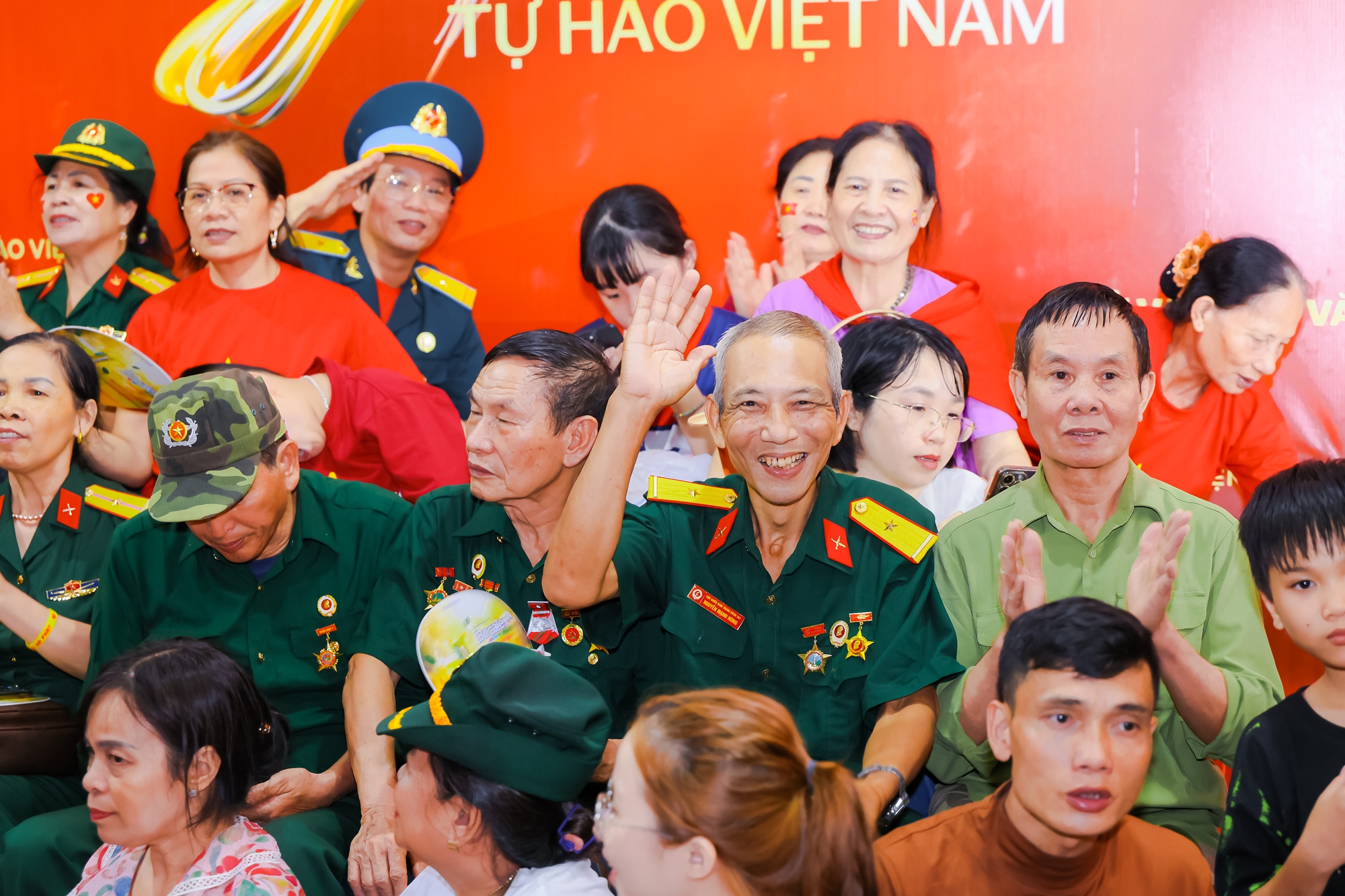 SHB đồng hành Fandom Yêu Nước: Tự hào hành trình lan toả niềm hạnh phúc là người Việt Nam - Ảnh 15.