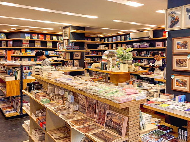 Nhà sách Cá Chép bất ngờ đóng cửa chi nhánh đã hoạt động hơn 10 năm, chỉ còn vài ngày để ghé thăm lần cuối- Ảnh 7. Nhà sách Cá Chép bất ngờ đóng cửa chi nhánh đã hoạt động hơn 10 năm, chỉ còn vài ngày để ghé thăm lần cuối- Ảnh 7.