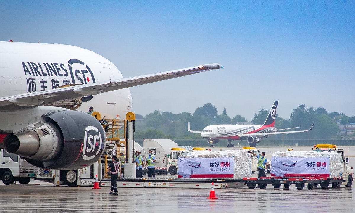 Trung Quốc xây dựng “siêu mạng lưới” hàng không vận tải toàn cầu - Ảnh 1.