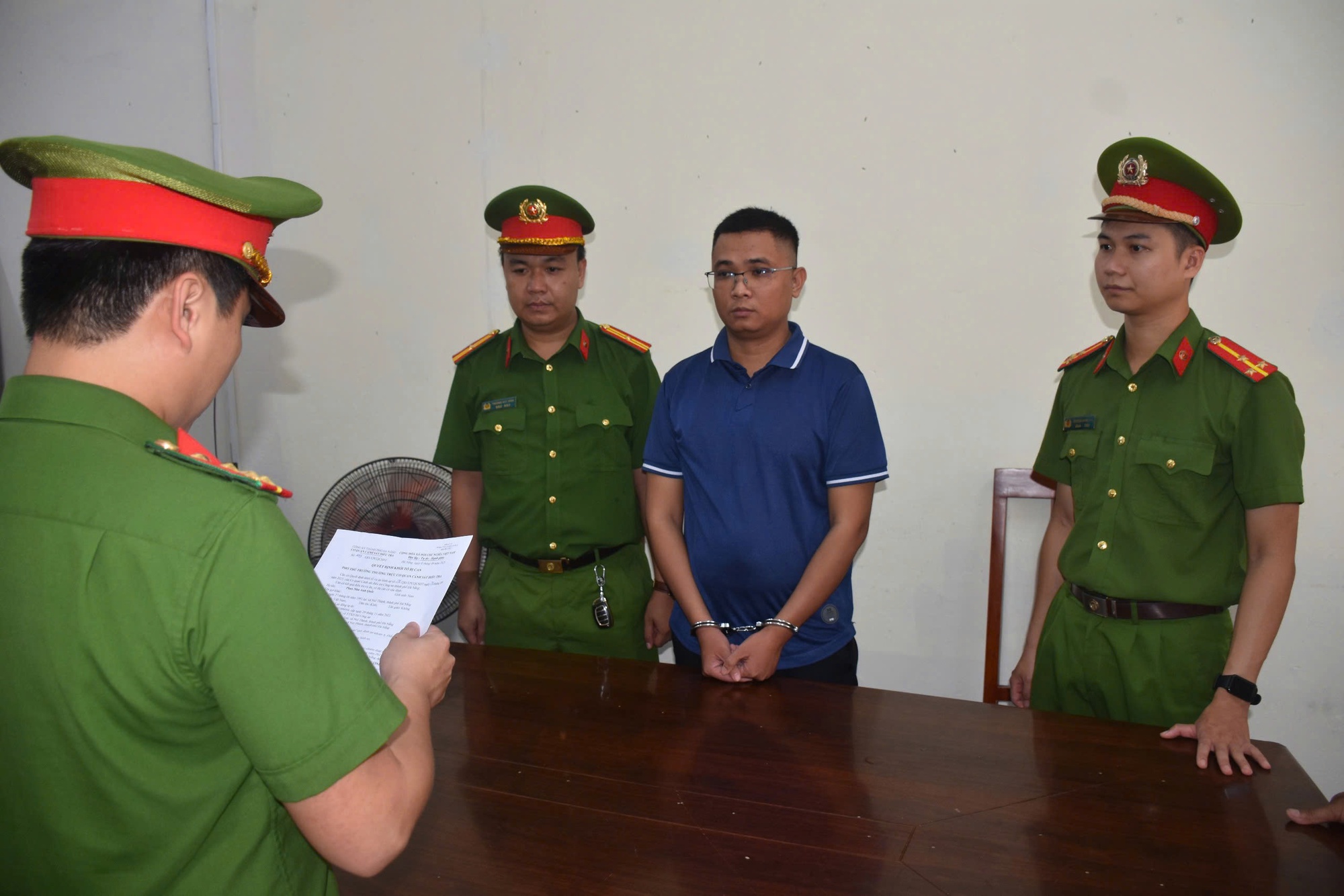 Bắt cựu nhân viên ngân hàng ở Đà Nẵng- Ảnh 1. Bắt cựu nhân viên ngân hàng ở Đà Nẵng- Ảnh 1.