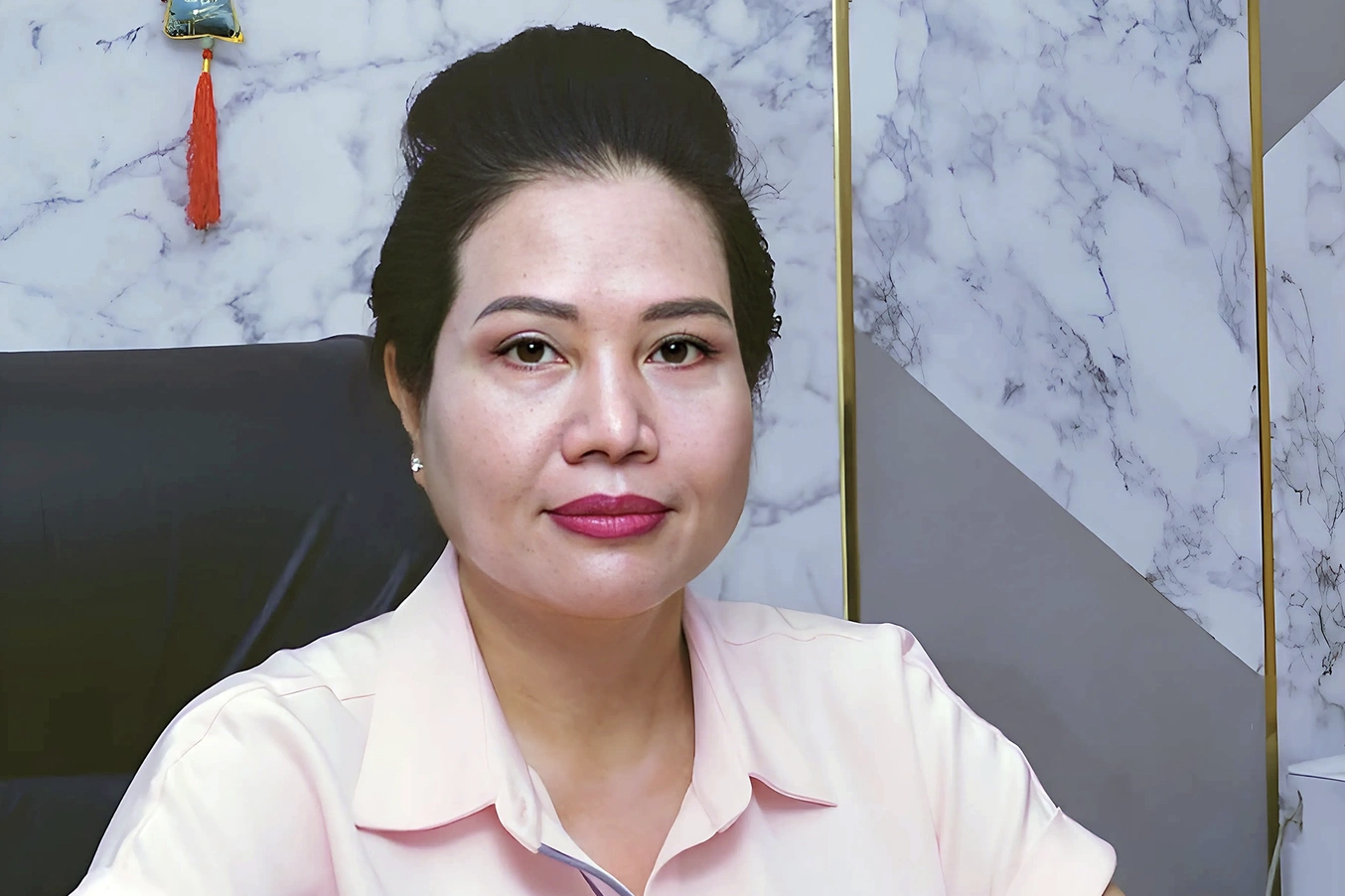 Cựu tổng giám đốc SJC Lê Thuý Hằng chỉ đạo "găm" vàng bình ổn giá, bán ra ngoài hưởng lợi - Ảnh 1.