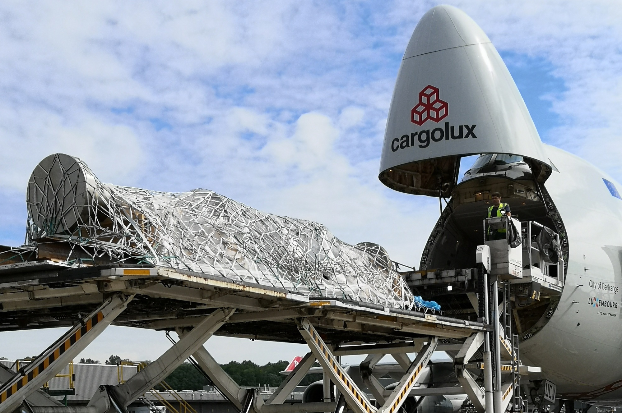 Trung Quốc xây dựng “siêu mạng lưới” hàng không vận tải toàn cầu - Ảnh 2.