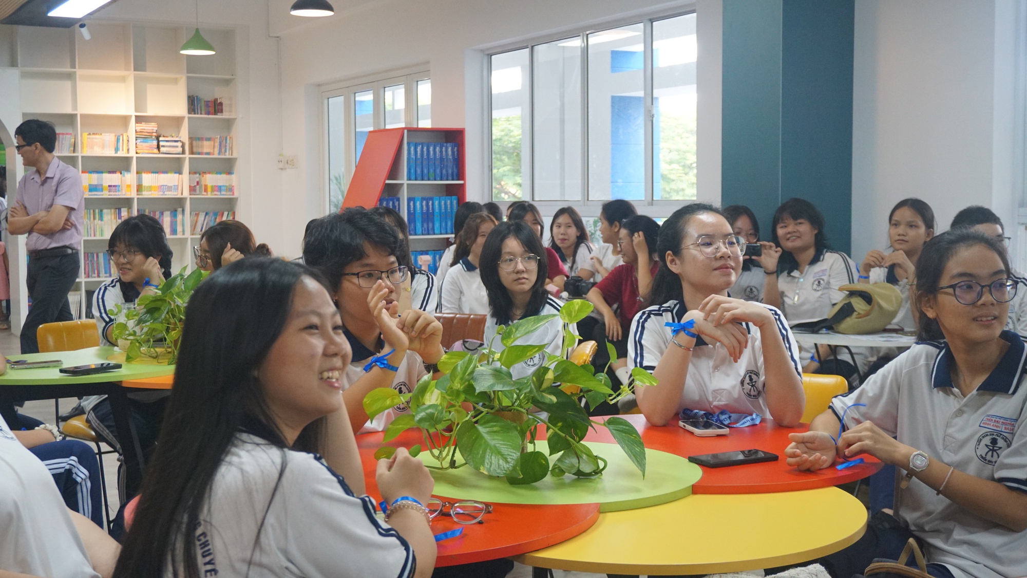 Học sinh phải học vào thứ 7: Sở GD-ĐT TP HCM lên tiếng- Ảnh 1.