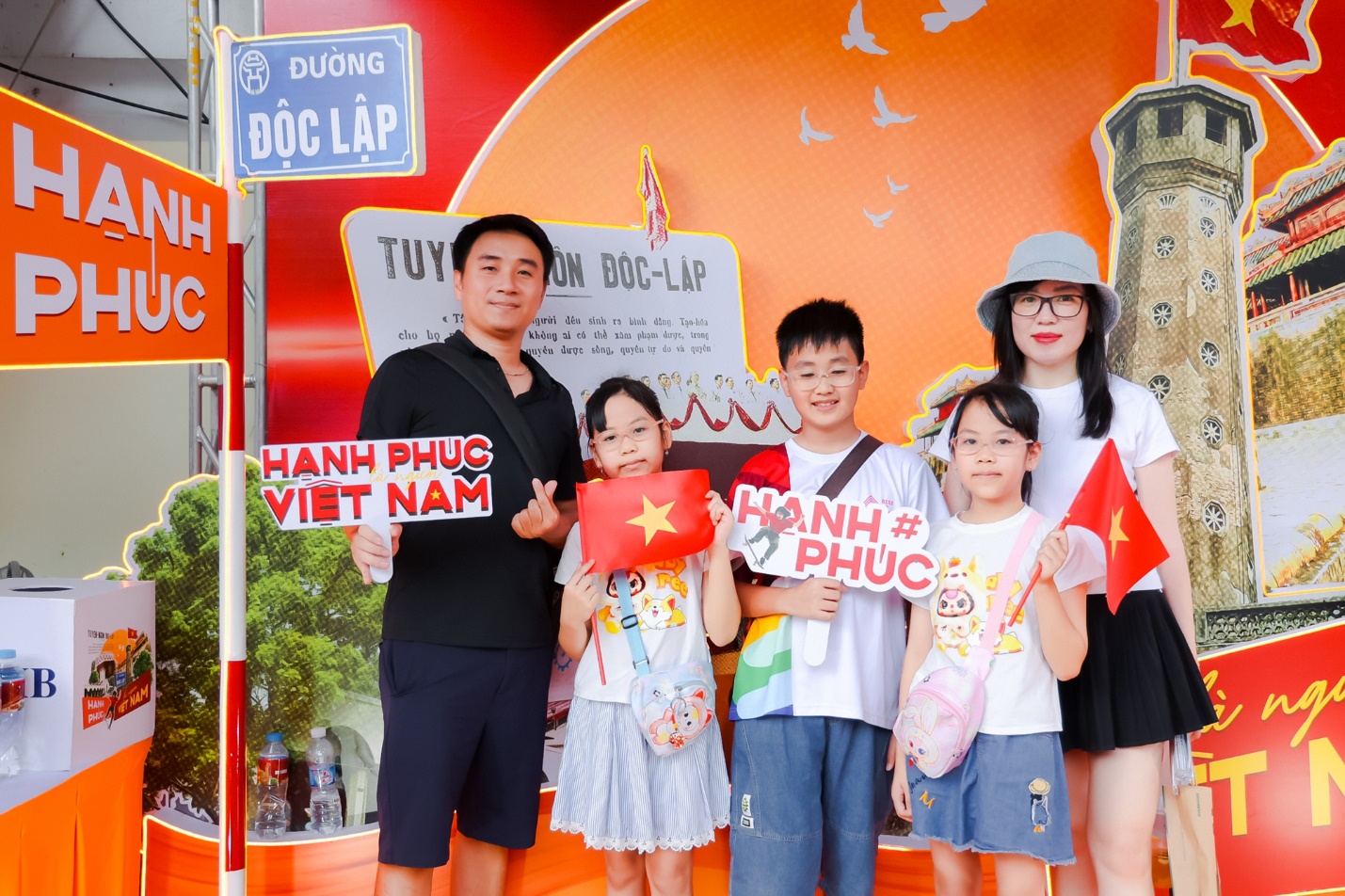 SHB đồng hành Fandom Yêu Nước: Tự hào hành trình lan toả niềm hạnh phúc là người Việt Nam - Ảnh 1.