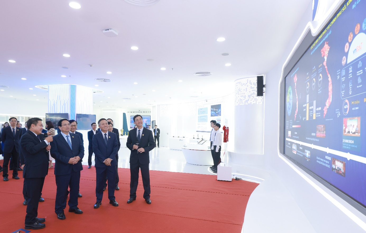 VNPT đề xuất triển khai 4 nhiệm vụ trọng tâm về AI - Ảnh 1. VNPT đề xuất triển khai 4 nhiệm vụ trọng tâm về AI - Ảnh 1.