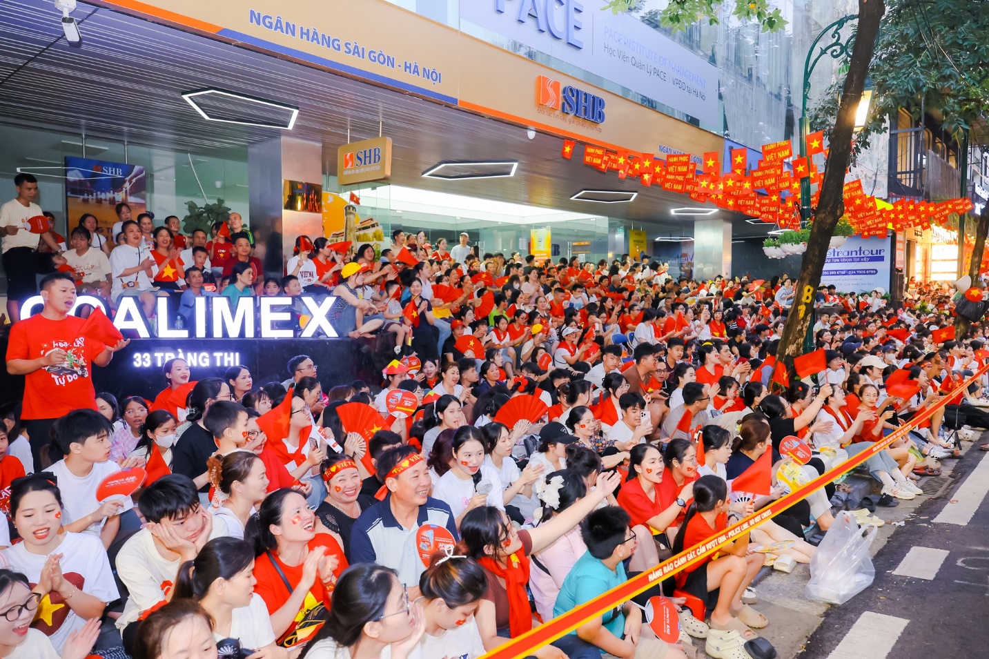 SHB đồng hành Fandom Yêu Nước: Tự hào hành trình lan toả niềm hạnh phúc là người Việt Nam - Ảnh 13.