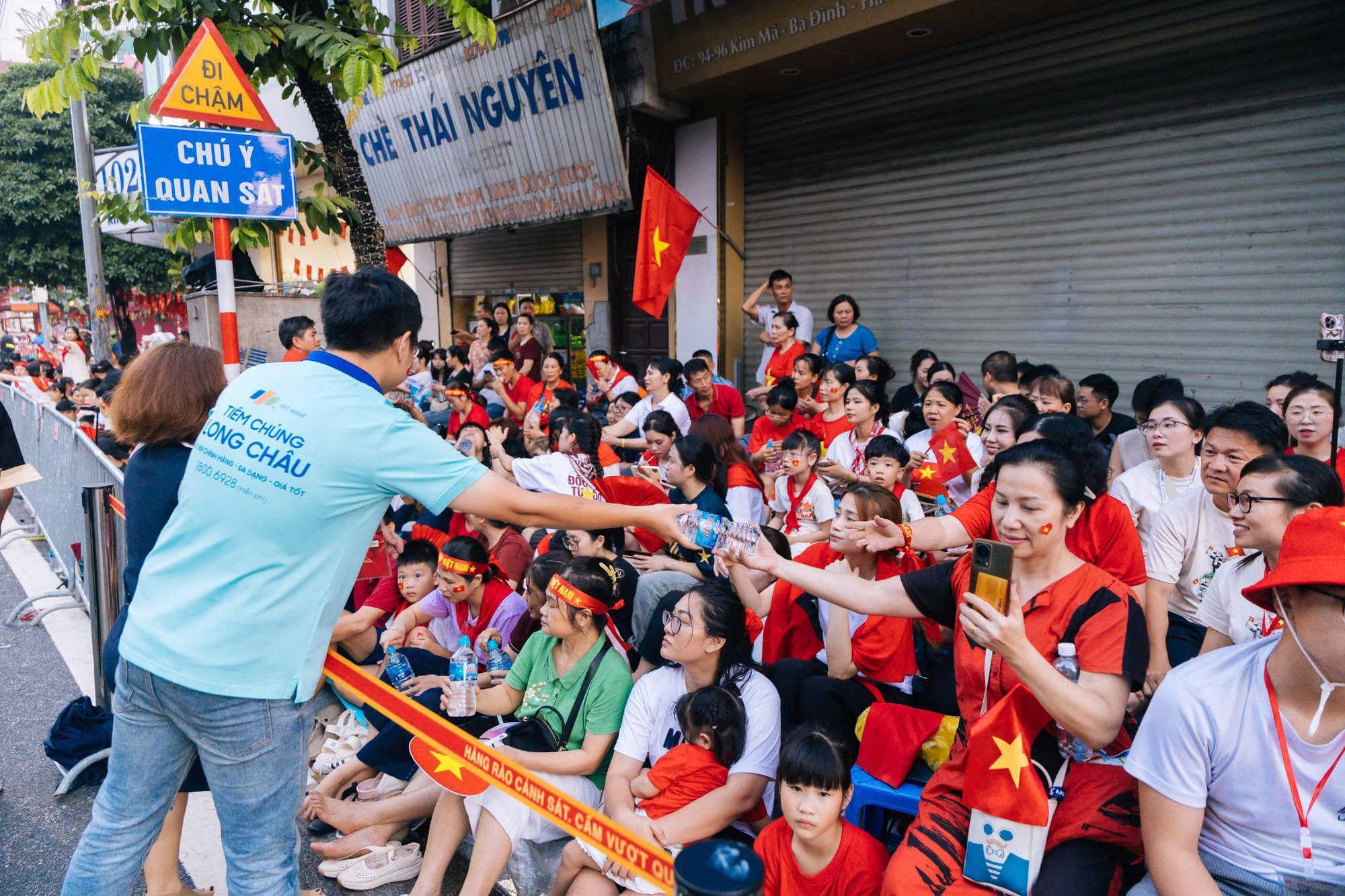 Dấu ấn Long Châu tại A80: Lan tỏa yêu thương, sẻ chia, gắn kết dân tộc- Ảnh 2.