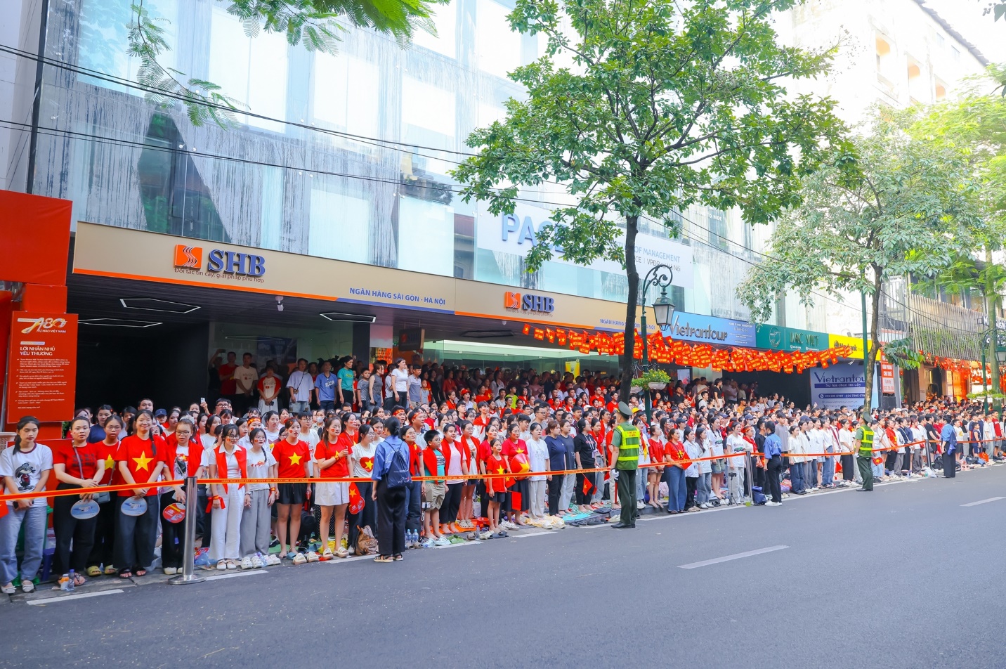 SHB đồng hành Fandom Yêu Nước: Tự hào hành trình lan toả niềm hạnh phúc là người Việt Nam - Ảnh 4.