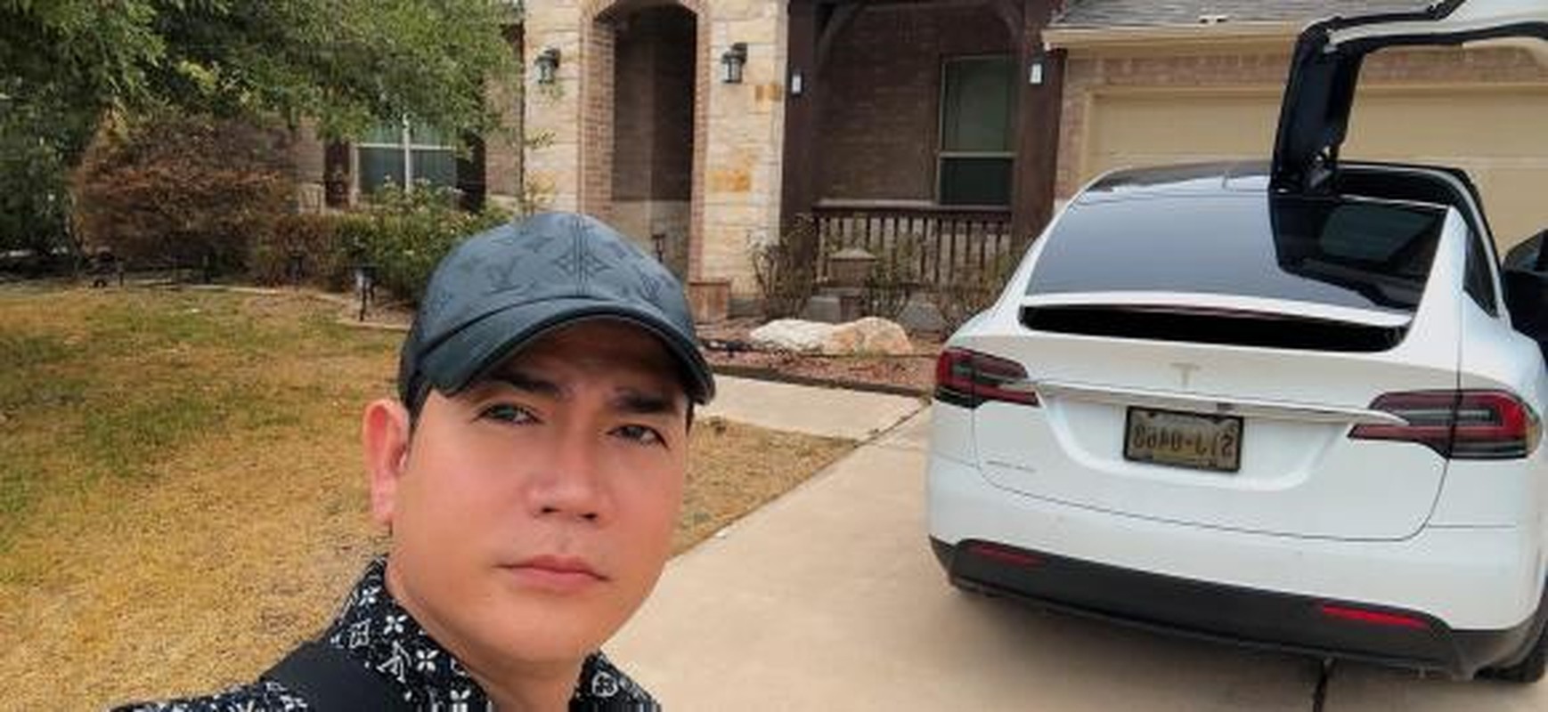 Nam ca sĩ sở hữu biệt thự trải từ Việt Nam sang Mỹ: "Tôi có của hiếm ít ai có"- Ảnh 2. Nam ca sĩ sở hữu biệt thự trải từ Việt Nam sang Mỹ: "Tôi có của hiếm ít ai có"- Ảnh 2.