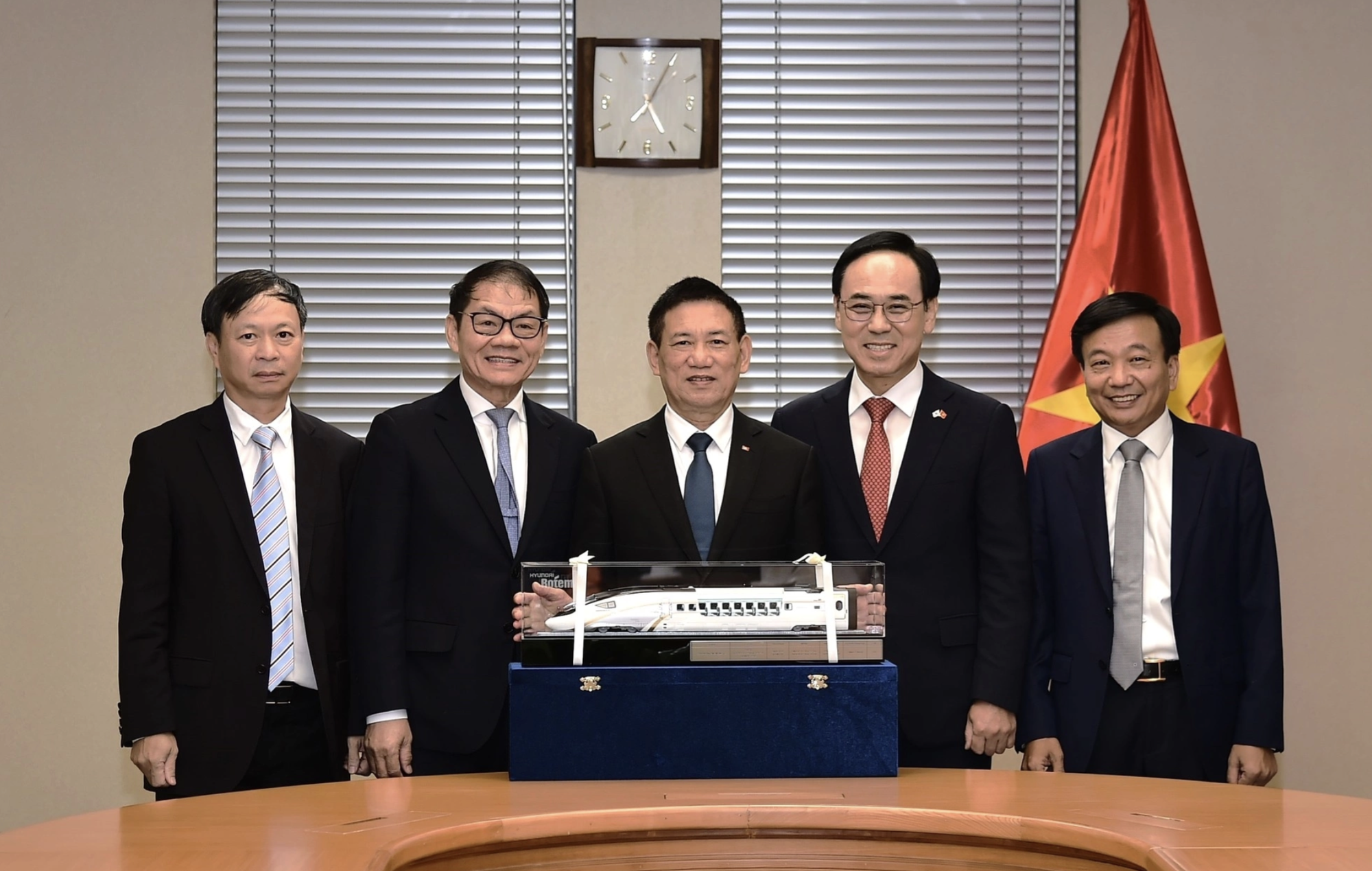 Thaco của tỷ phú Trần Bá Dương muốn hợp tác phát triển đường sắt với công ty con của Hyundai - Ảnh 1.