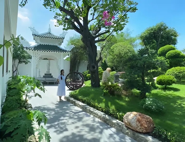 Đệ nhất mỹ nhân Việt sở hữu nhà vườn 3000m2 ở TP.HCM, cát xê 30 cây vàng, 53 tuổi không lấy chồng- Ảnh 8.