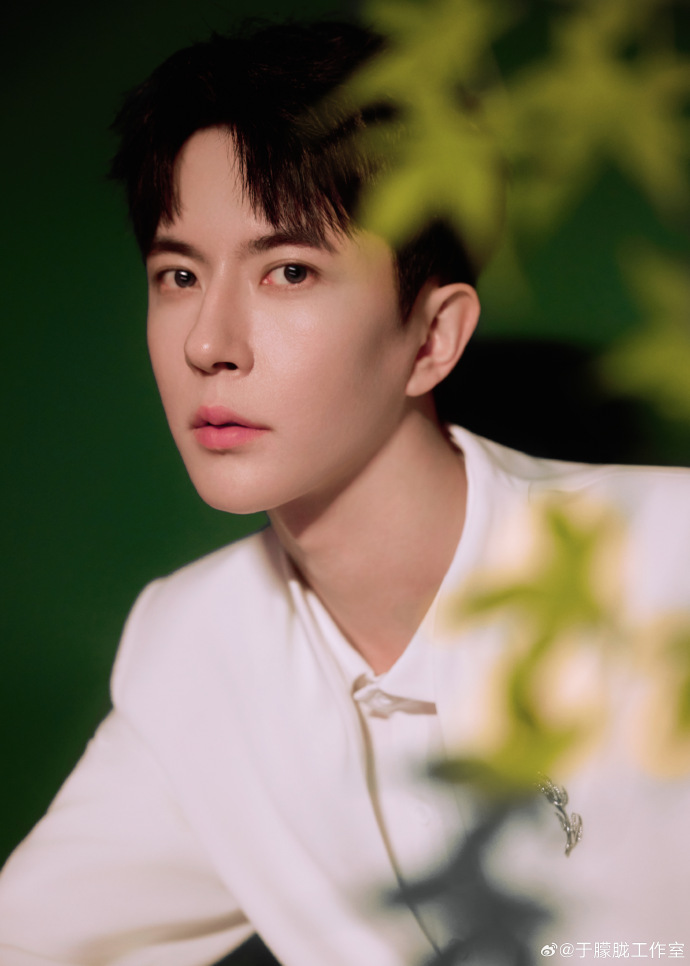 Rò rỉ ảnh hiện trường nơi "mỹ nam cổ trang số 1 Trung Quốc" ngã lầu tử vong vào sáng nay? - Ảnh 5.