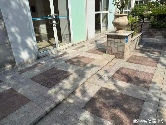 Rò rỉ ảnh hiện trường nơi "mỹ nam cổ trang số 1 Trung Quốc" ngã lầu tử vong vào sáng nay? - Ảnh 3.