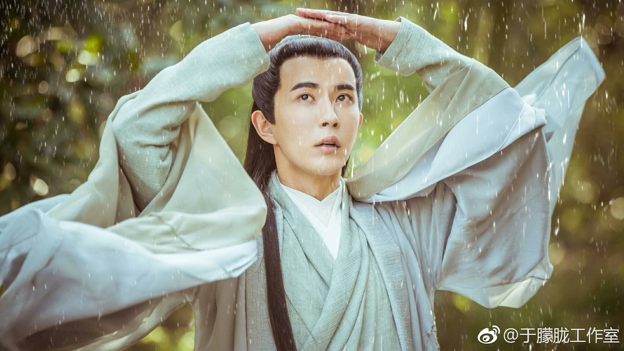 Rò rỉ ảnh hiện trường nơi "mỹ nam cổ trang số 1 Trung Quốc" ngã lầu tử vong vào sáng nay? - Ảnh 7.