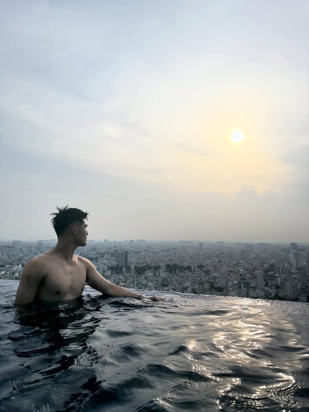 Thủ môn U23 Việt Nam cao 1m91, visual cực điển trai đến Duy Mạnh còn phải khen nức nở- Ảnh 5. Thủ môn U23 Việt Nam cao 1m91, visual cực điển trai đến Duy Mạnh còn phải khen nức nở- Ảnh 5.