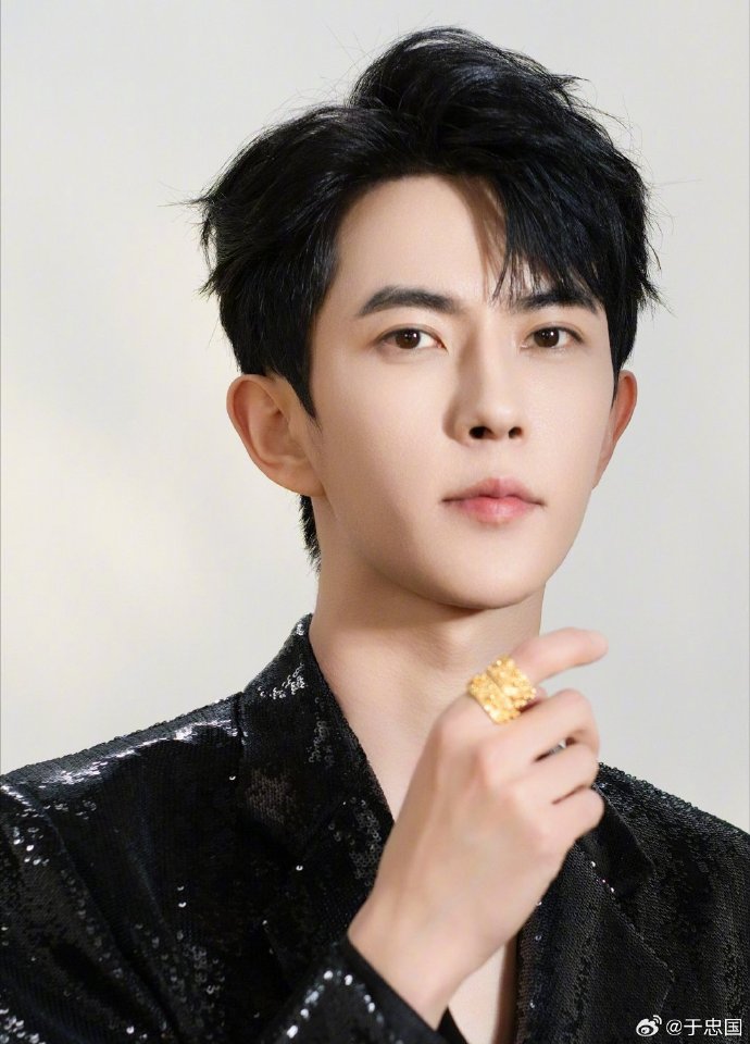 Rò rỉ ảnh hiện trường nơi "mỹ nam cổ trang số 1 Trung Quốc" ngã lầu tử vong vào sáng nay? - Ảnh 1.