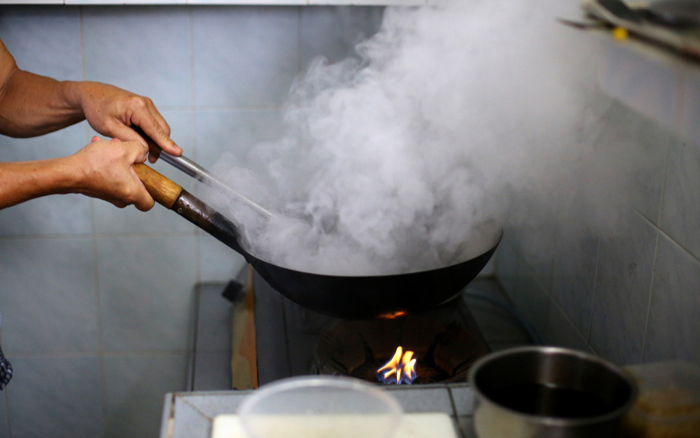 Tại sao ung thư phổi lại “nhắm” vào những người không hút thuốc? Có 1 thứ trong bếp là "thủ phạm giấu mặt" nhưng ít ai biết- Ảnh 2.