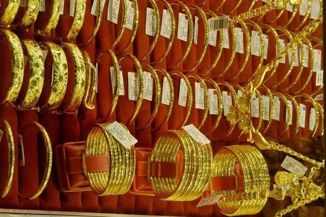 Sáng 11/9: Giá vàng nhẫn, vàng SJC tiếp tục lao dốc- Ảnh 1.
