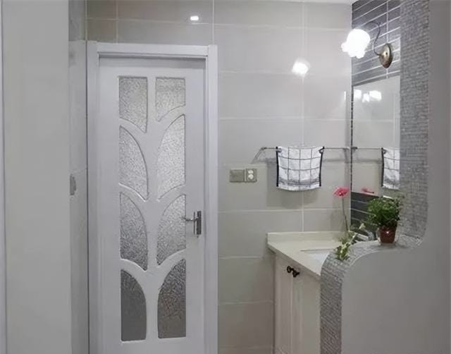 Kinh nghiệm nghìn năm của cổ nhân: 3 kiêng kỵ phong thuỷ khi bước vào nhà, nếu phạm lỗi ắt sức khoẻ, tiền bạc hao mòn, lao dốc Kinh nghiệm nghìn năm của cổ nhân: 3 kiêng kỵ phong thuỷ khi bước vào nhà, nếu phạm lỗi ắt sức khoẻ, tiền bạc hao mòn, lao dốc