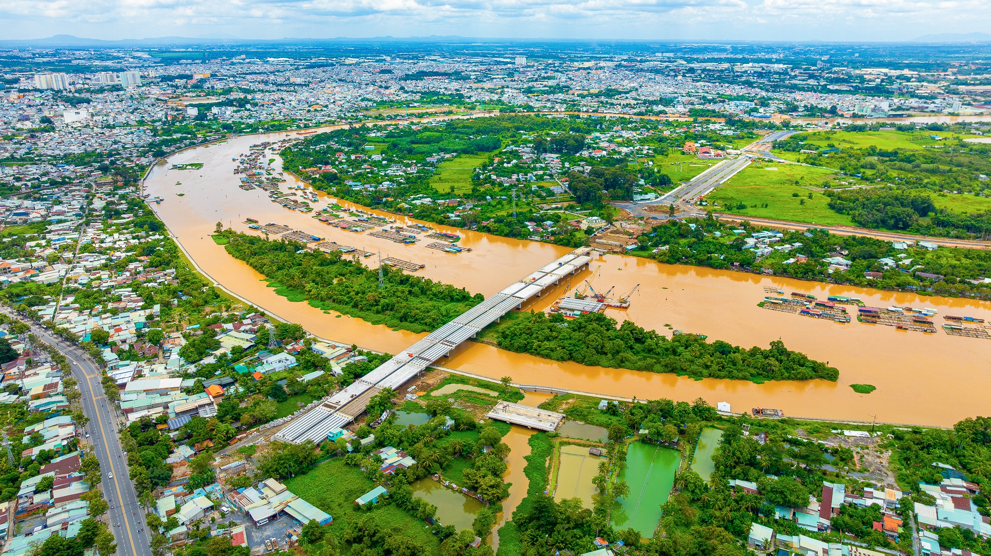 Toàn cảnh cây cầu nối trung tâm tỉnh Đồng Nai với siêu dự án 72.000 tỷ của Sun Group- Ảnh 1.