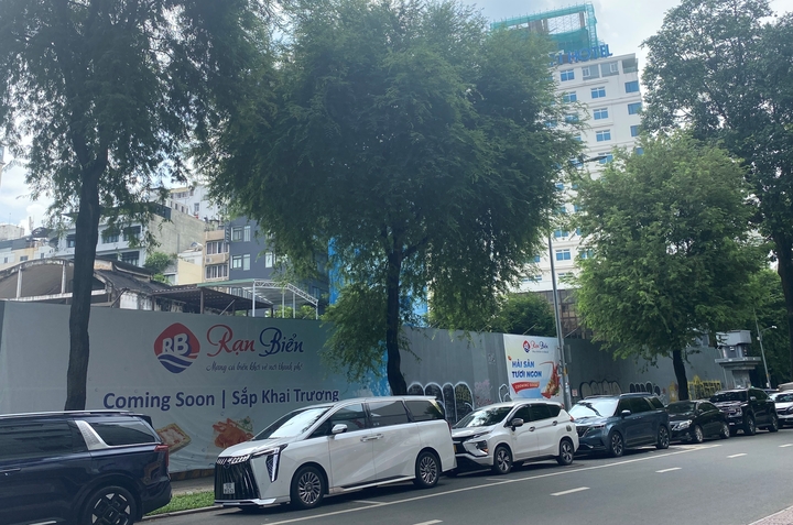 Sau 10 năm bất động, khu đất 'vàng' 4 mặt tiền trung tâm TP.HCM có người thuê 2 Sau 10 năm bất động, khu đất 'vàng' 4 mặt tiền trung tâm TP.HCM có người thuê