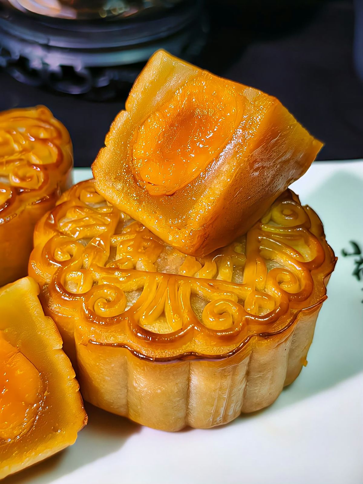 Vào vụ bánh Trung thu, trứng muối tươi "cháy hàng" mọi mặt trận - Ảnh 7.