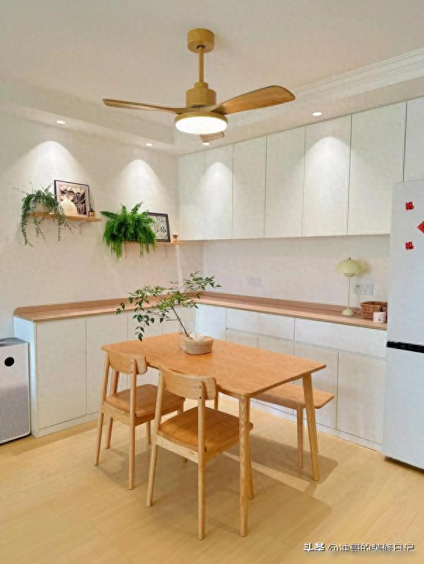 Cuộc sống tối giản của người phụ nữ 40 tuổi: Ngôi nhà 72m² sạch sẽ, tiện nghi và “giàu có” từ trong nếp sống- Ảnh 2.