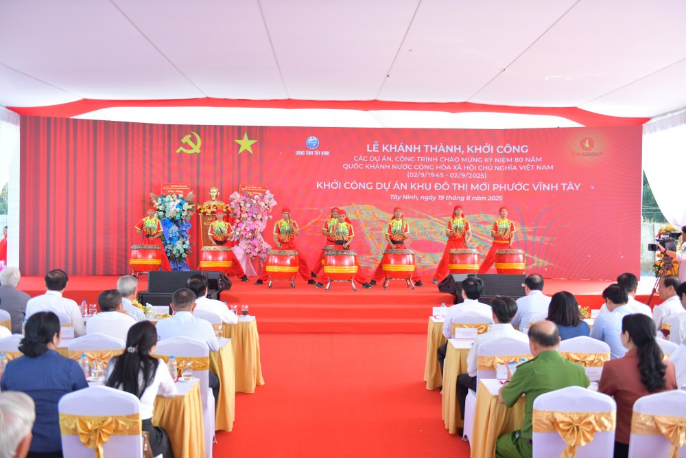 Có 2.515 hộ dân ở Tây Ninh đã được nhận tiền bồi thường đất của "siêu dự án" hơn 1.000 ha, quy mô hơn 90.000 tỷ đồng của Liên danh Vinhomes - VIG - Ảnh 1.