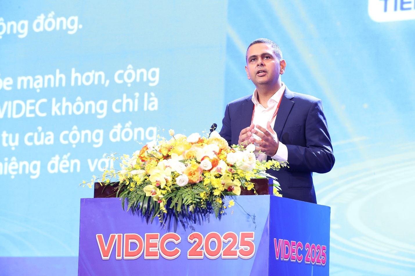 “Ngôi nhà” Việt Nam khỏe mạnh hơn từ những nụ cười - Ảnh 2. “Ngôi nhà” Việt Nam khỏe mạnh hơn từ những nụ cười - Ảnh 2.