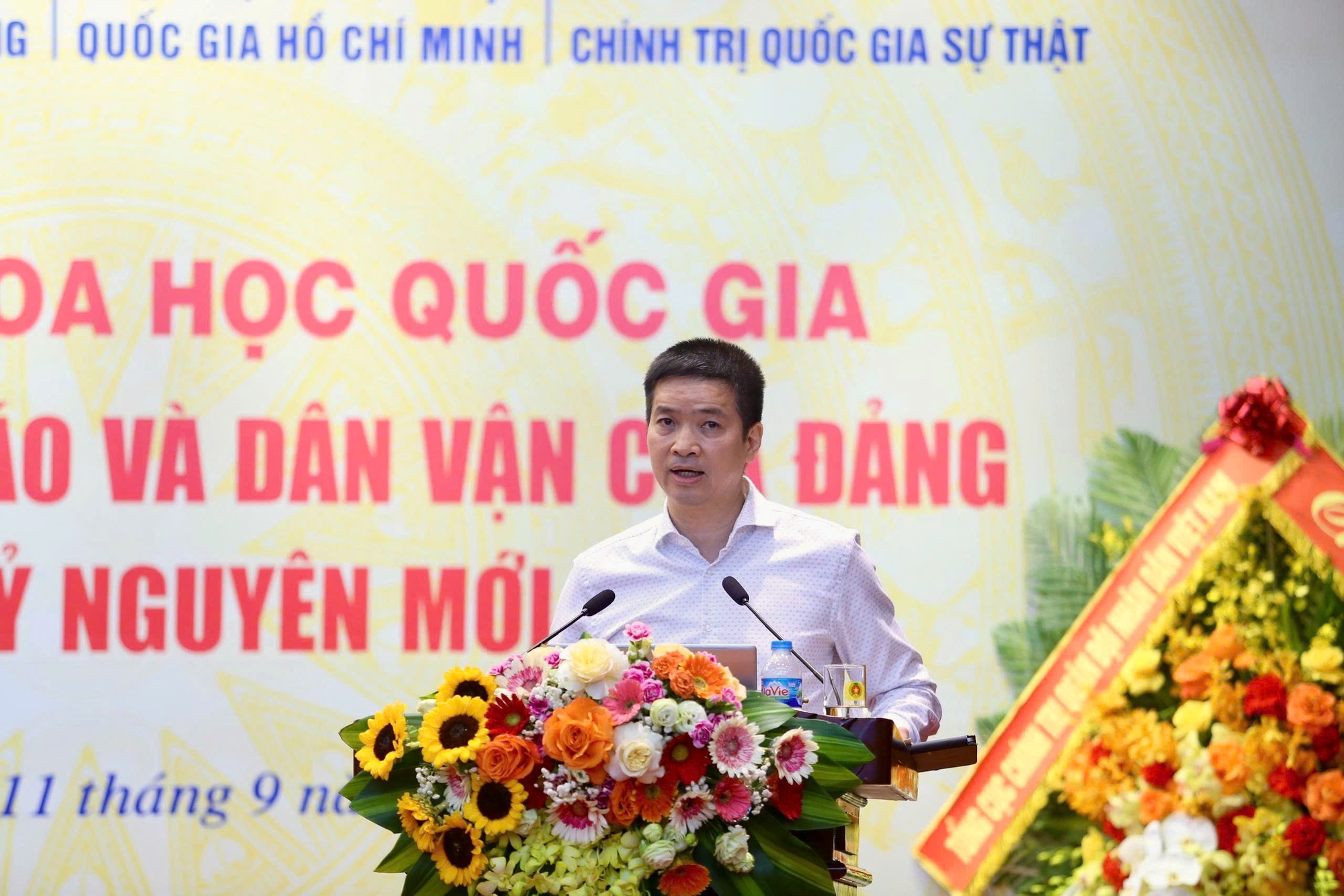 Lượng dữ liệu hiện nay gấp 5 lần so với năm 2018, tương đương 87,5 triệu tỷ bài luận văn - Ảnh 1.