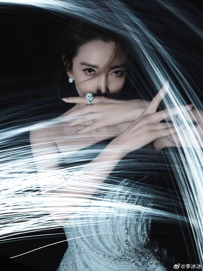 52 tuổi, Lý Băng Băng gây sốt với vóc dáng trẻ trung: Thói quen chạy bộ 19 năm cuối cùng cũng được tiết lộ- Ảnh 1.