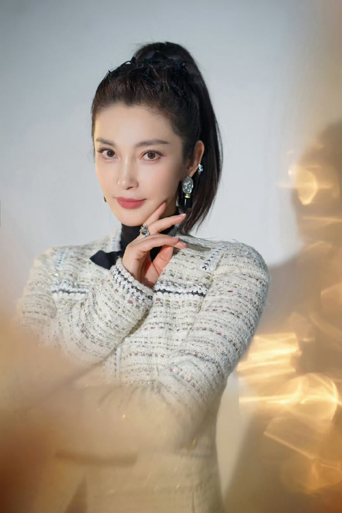 52 tuổi, Lý Băng Băng gây sốt với vóc dáng trẻ trung: Thói quen chạy bộ 19 năm cuối cùng cũng được tiết lộ- Ảnh 5.