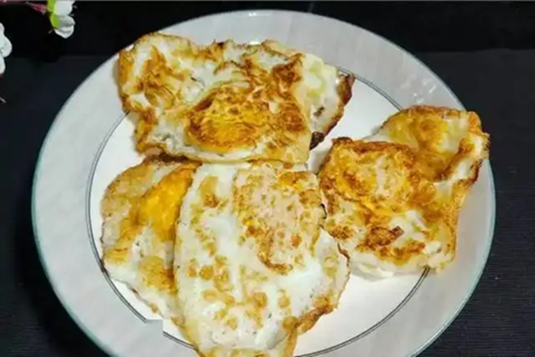 Ăn trứng luộc mỗi ngày bổ gan hay hại gan? Bác sĩ chỉ rõ 4 nguyên tắc cần nhớ- Ảnh 1.