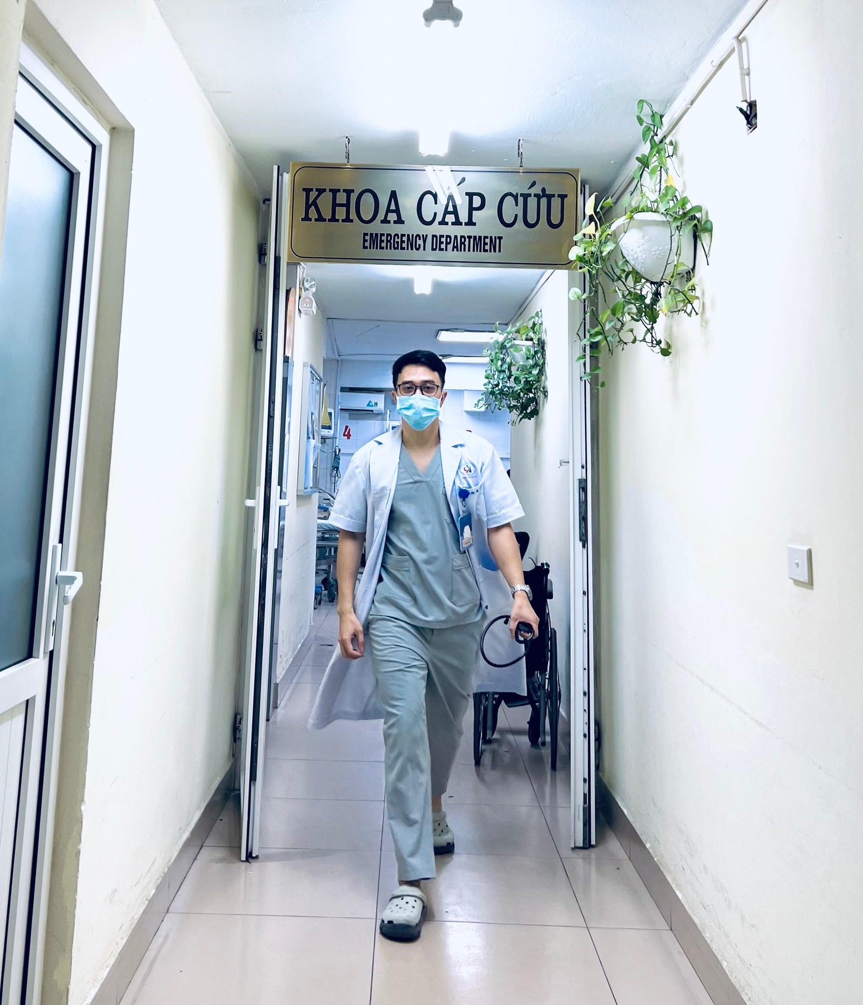 Bác sĩ nội trú Nội tim mạch tốt nghiệp loại Giỏi và màn tua nhanh 14 năm "kịch bản phim cũng phải rén" - Ảnh 1.