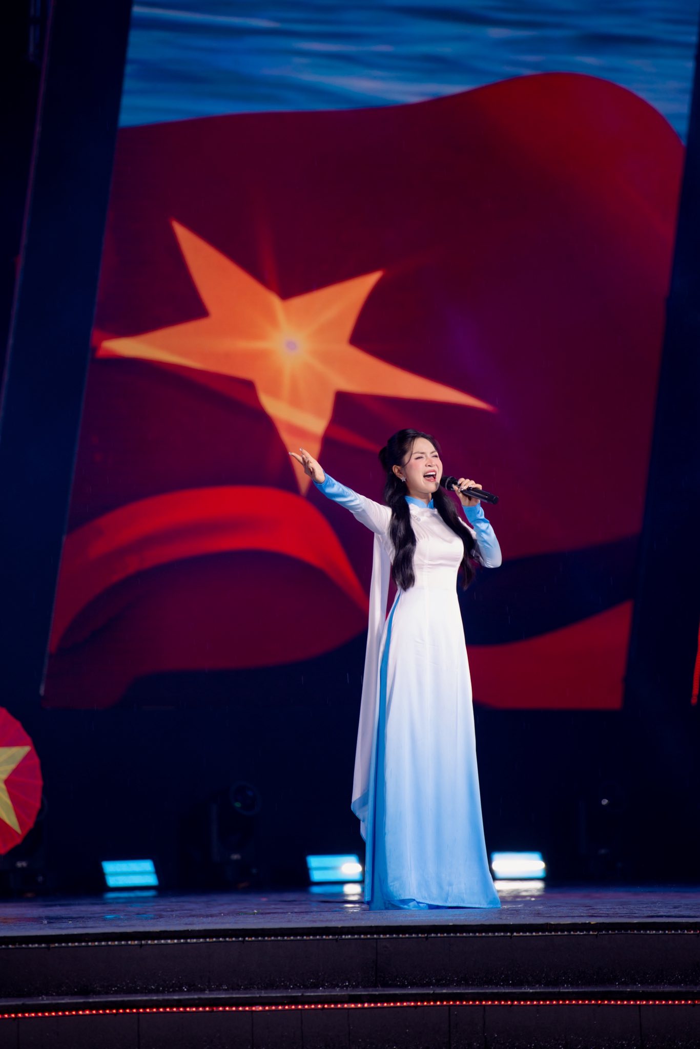 Giọng ca Nhạc viện cực đắt show hiện tại: Từ 0 cát-xê đến “đổi đời” nhờ hit quốc dân 6.5 tỷ view, cứ hát nhạc cách mạng là hot- Ảnh 3.