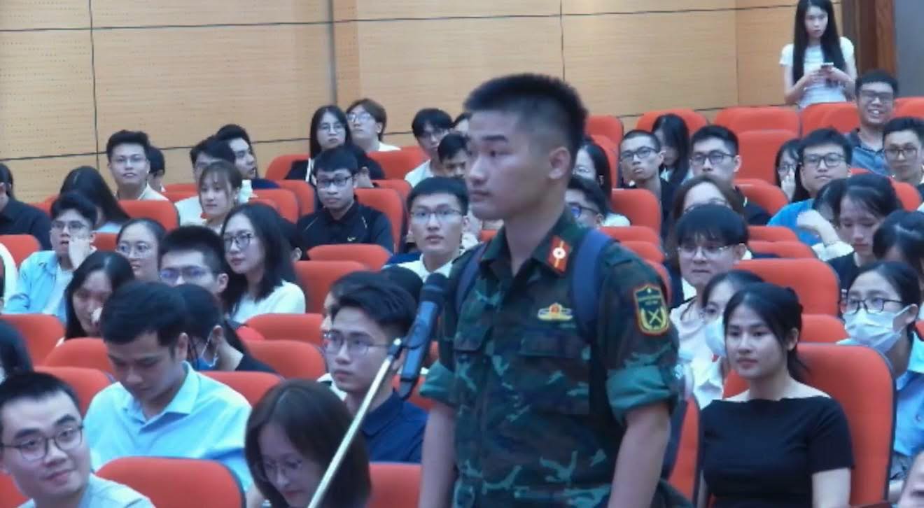 Bác sĩ nội trú mặc áo lính gây ấn tượng mạnh ngày chọn chuyên ngành: "Chăm sóc sức khỏe cho nhân dân cũng là bảo vệ Tổ quốc"- Ảnh 1.