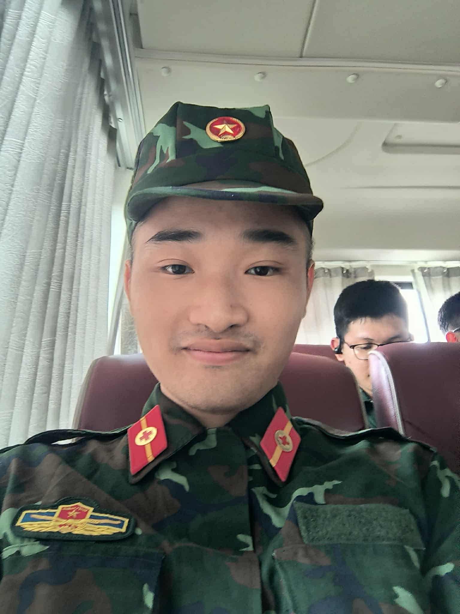 Bác sĩ nội trú mặc áo lính gây ấn tượng mạnh ngày chọn chuyên ngành: "Chăm sóc sức khỏe cho nhân dân cũng là bảo vệ Tổ quốc"- Ảnh 4.