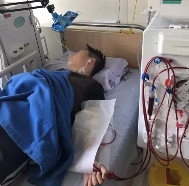 Chàng trai 20 tuổi đã suy thận cấp vì một kiểu ăn bánh mì "khoái khẩu" quen thuộc- Ảnh 1.