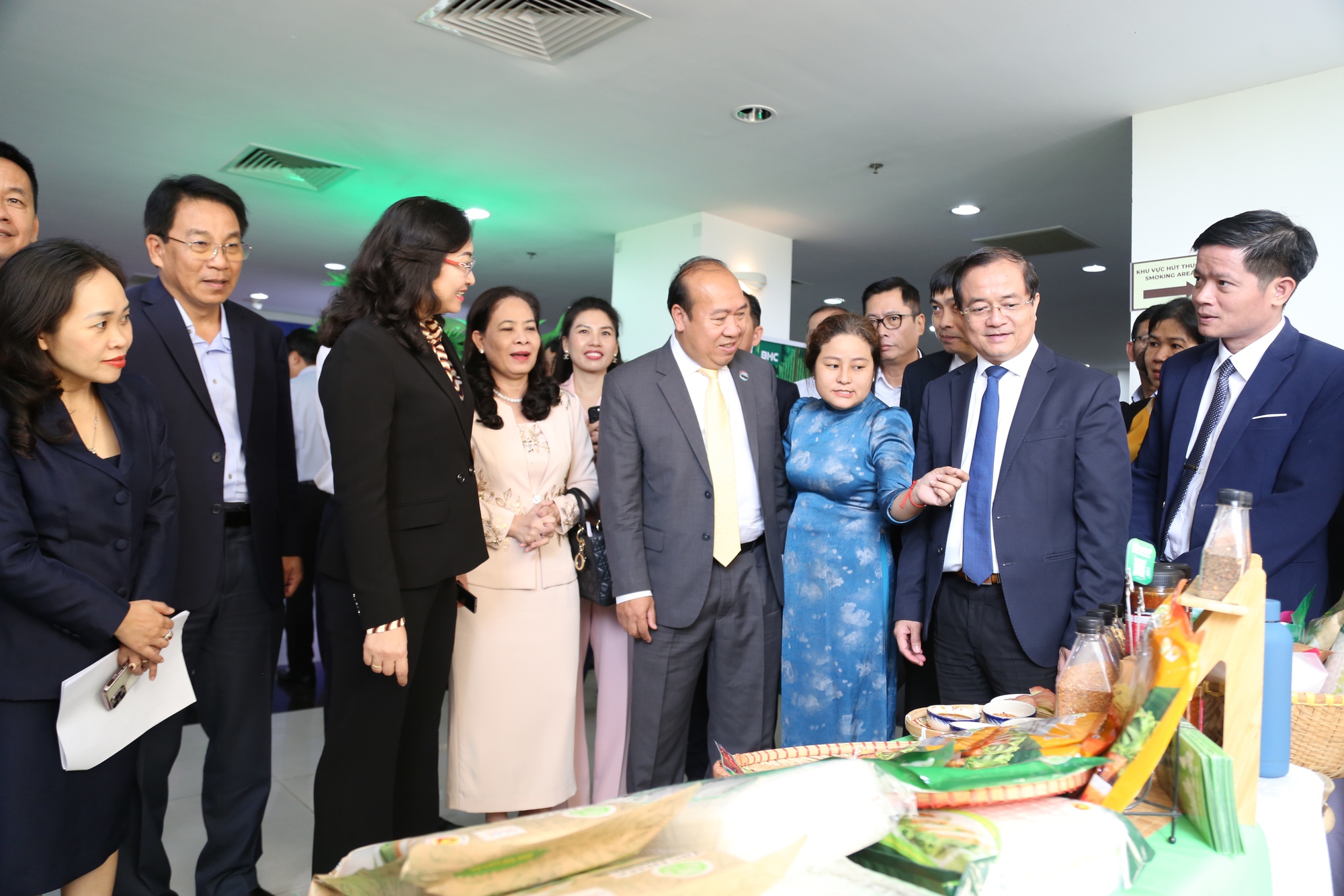 Đặt mục tiêu 20 tỉ USD kim ngạch thương mại song phương Việt Nam - Campuchia- Ảnh 4.