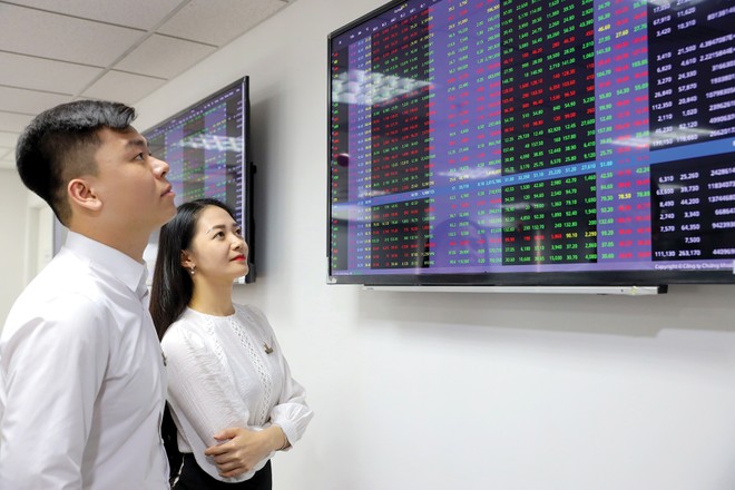 Rút ngắn thời gian đưa cổ phiếu lên sàn sau IPO còn 30 ngày - Ảnh 1.