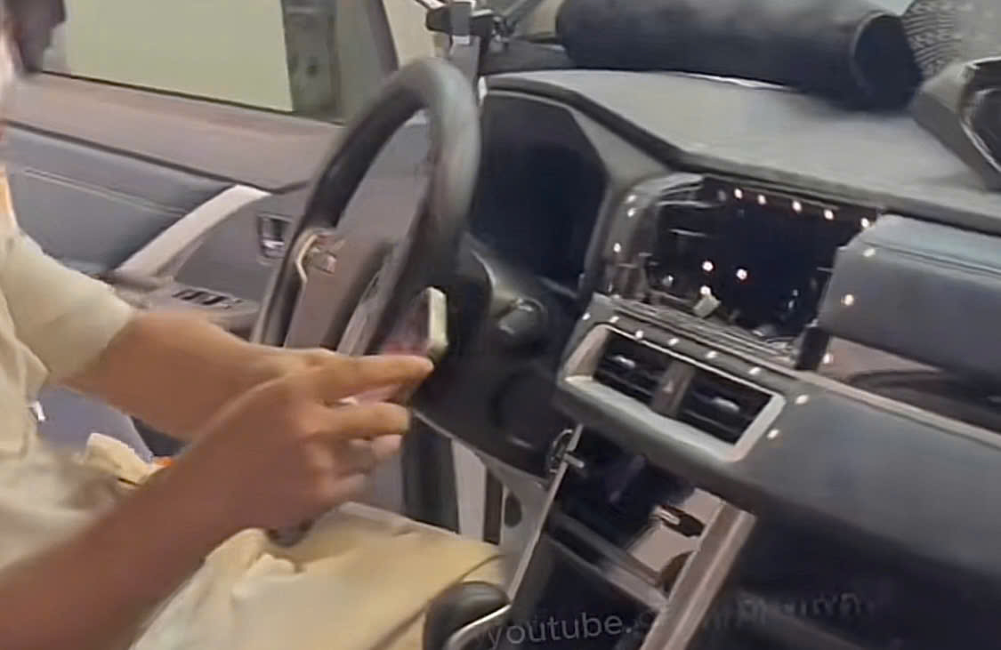 Tình huống pháp lý vụ cho thuê ô tô bị luộc đồ gây xôn xao cộng đồng mạng - Ảnh 1. Tình huống pháp lý vụ cho thuê ô tô bị luộc đồ gây xôn xao cộng đồng mạng - Ảnh 1.