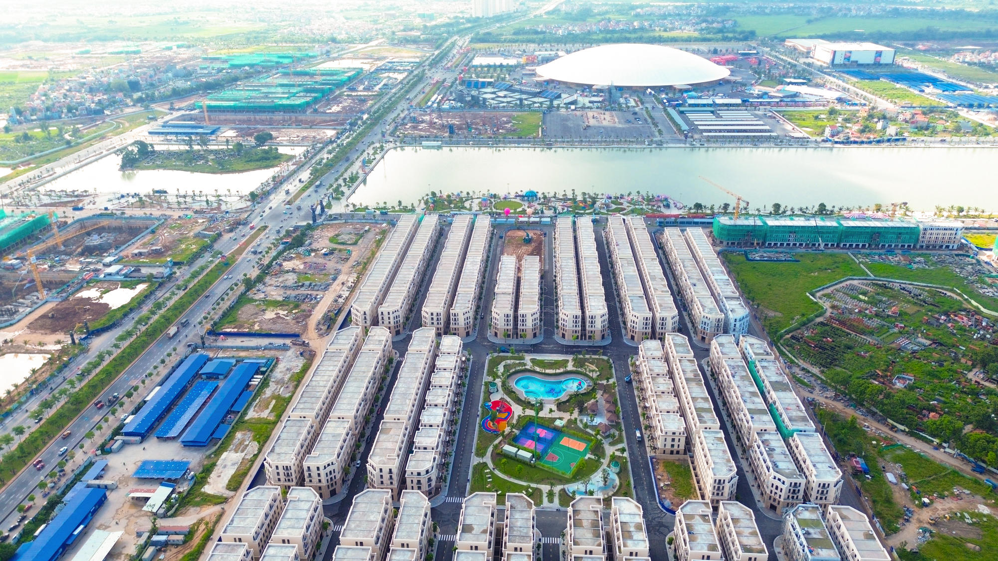 Siêu dự án của Vinhomes nằm bên vành đai 2 Hà Nội: Bàn giao nhà chỉ sau một năm, ngày cao điểm đón hơn một triệu khách- Ảnh 1.