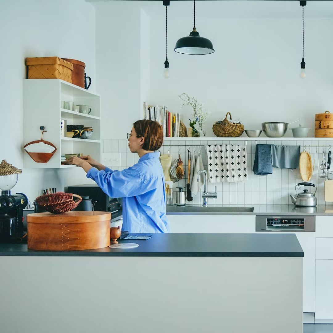 5 thứ người trung niên nên vứt bỏ: Sống tối giản để nhẹ đầu, dư dả và tỉnh táo hơn trong nửa sau cuộc đời- Ảnh 1. 5 thứ người trung niên nên vứt bỏ: Sống tối giản để nhẹ đầu, dư dả và tỉnh táo hơn trong nửa sau cuộc đời- Ảnh 1.