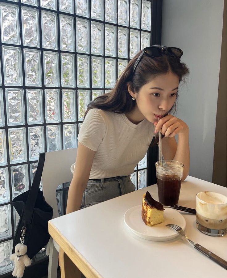 Bớt vài cốc trà sữa mỗi tháng để dành tiền mua iPhone 17, liệu có khả thi?- Ảnh 2.