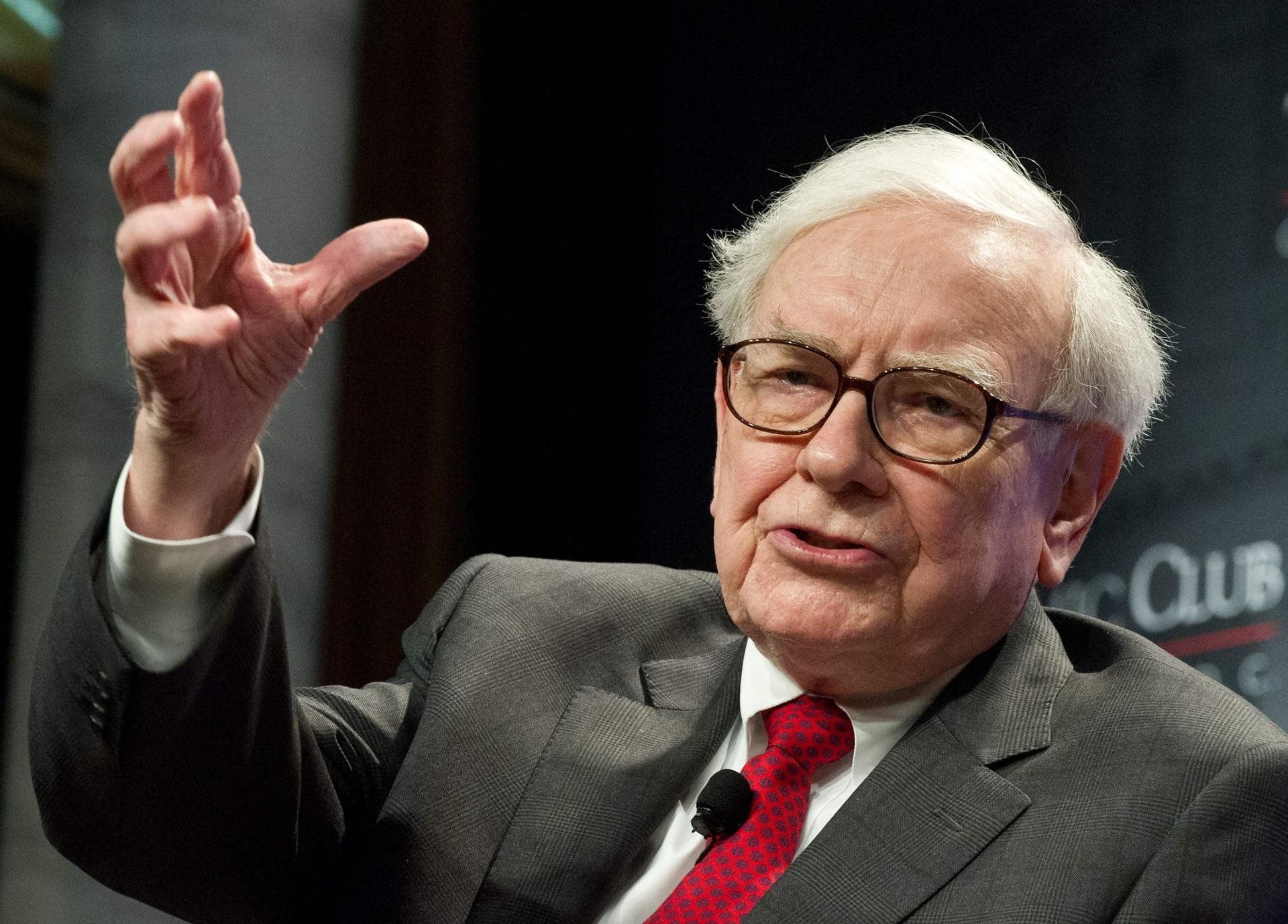 Thẳng tay rót gần 1 tỷ USD vào cổ phiếu tăng&nbsp;7,450%:&nbsp;Warren Buffett không thể 'ngó lơ' AI dù liên tục xả cổ phiếu Mỹ, vì sao?- Ảnh 1.