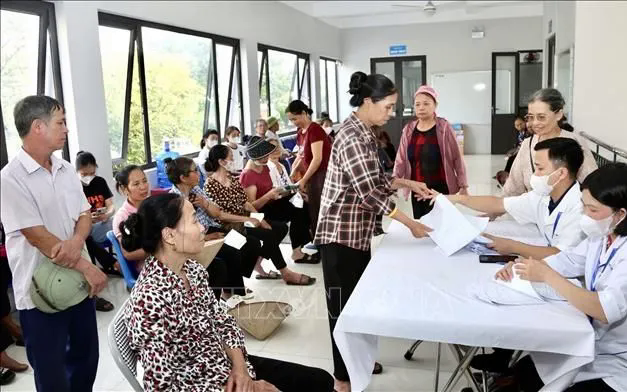 Hơn 60.000 người dân Hà Nội được khám sức khỏe miễn phí - Ảnh 1.