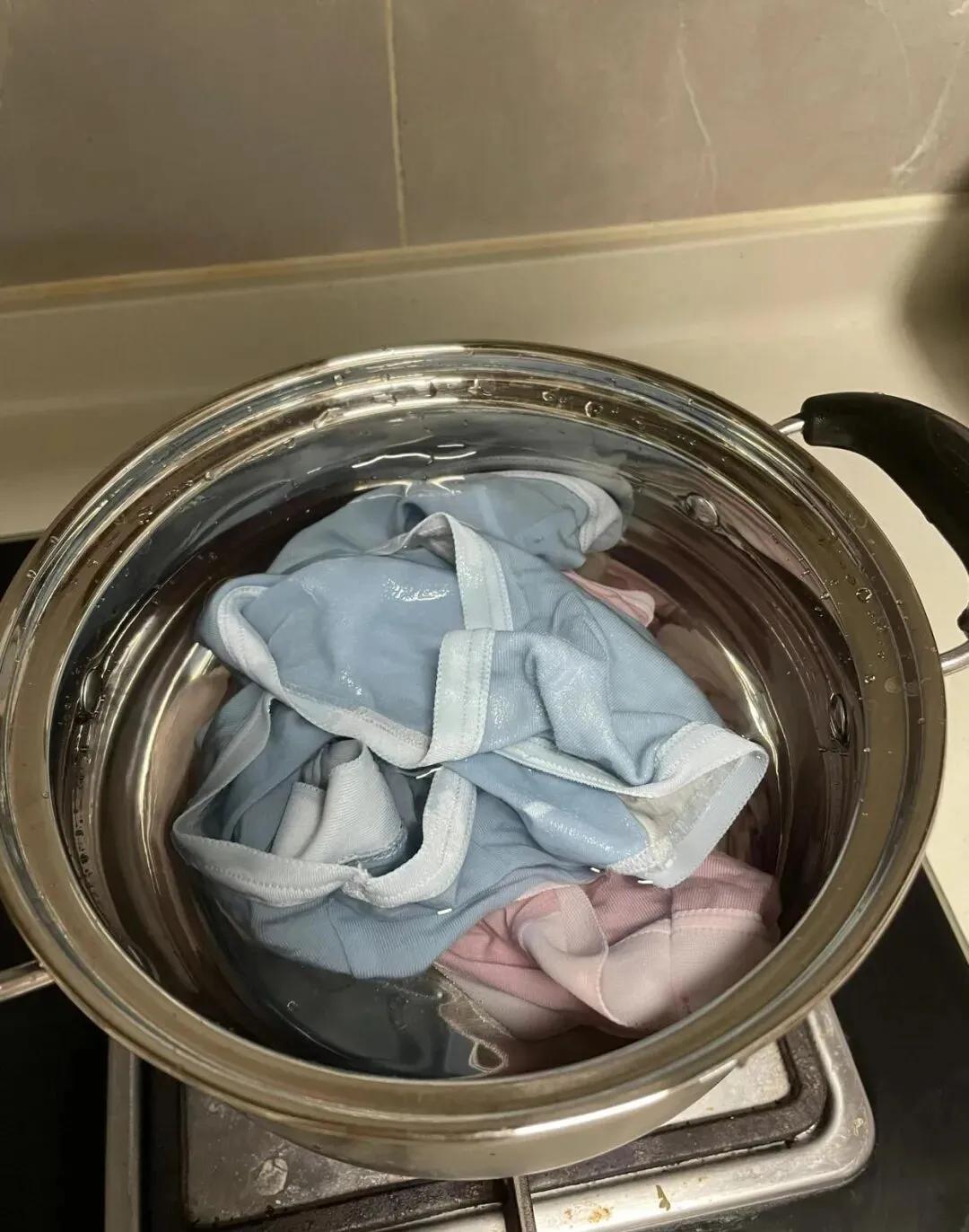 2 thói quen sai lầm biến quần áo thành ổ vi khuẩn, càng giặt càng bẩn điên lên- Ảnh 2.