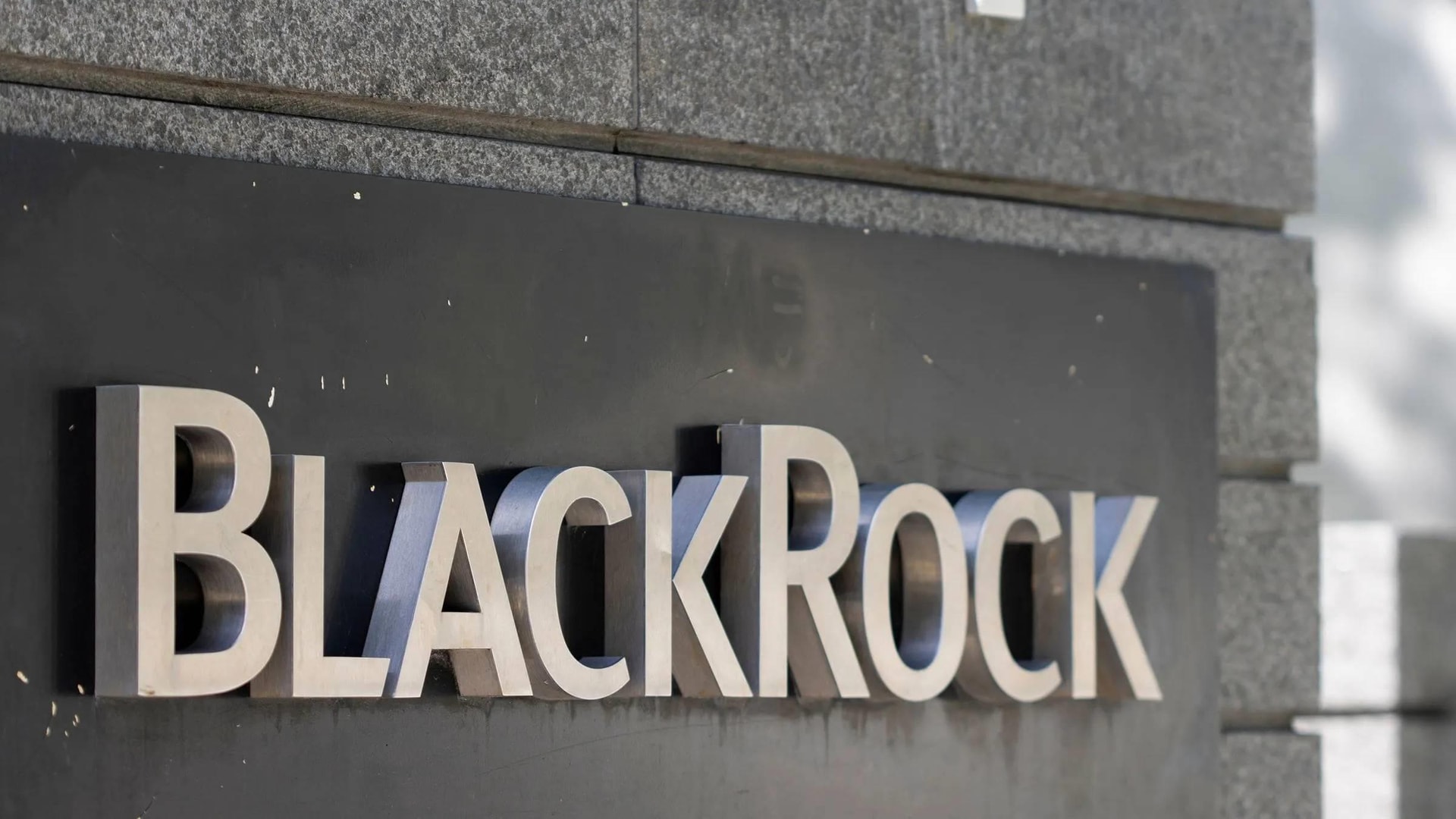 "Gã khổng lồ" BlackRock âm thầm gom 1,5 tỷ USD Bitcoin từ đầu tháng 9 thông qua ETF- Ảnh 1.