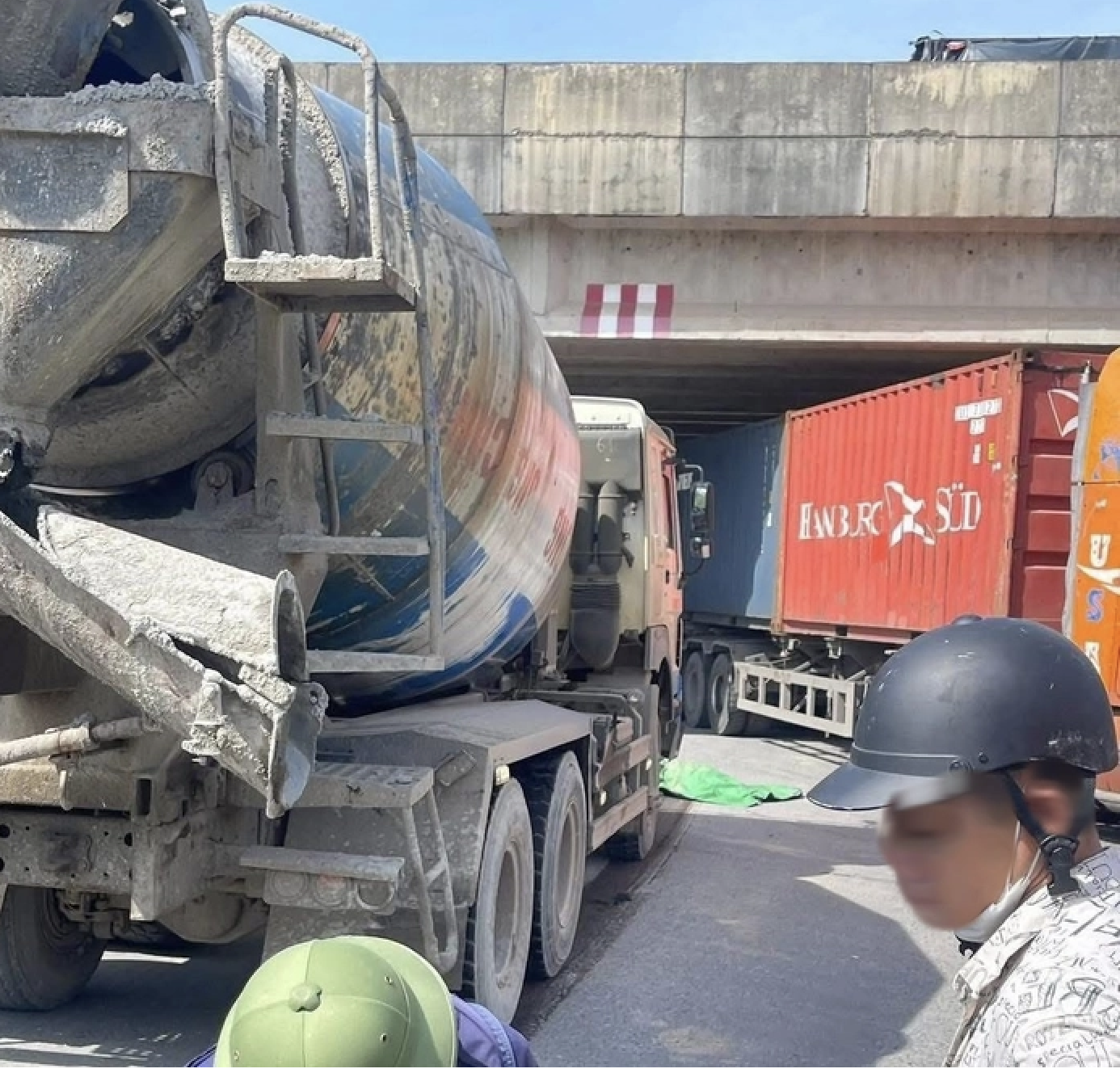 Tài xế xe bồn kéo lê nữ sinh 15 tuổi: Hành vi giết người tàn nhẫn - Ảnh 2. Tài xế xe bồn kéo lê nữ sinh 15 tuổi: Hành vi giết người tàn nhẫn - Ảnh 2.