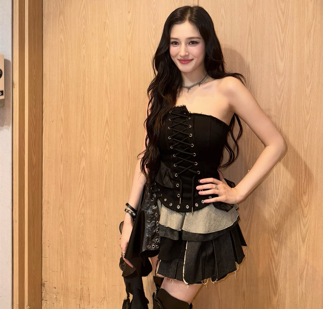 Người "đẹp nhất hành tinh" và vợ tỷ phú đốt nóng phố đi bộ Hà Nội, giờ sao rồi? - Ảnh 11. Người "đẹp nhất hành tinh" và vợ tỷ phú đốt nóng phố đi bộ Hà Nội, giờ sao rồi? - Ảnh 11.